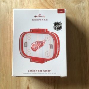 New Hallmark Keepsake Detroit Red Wings ornament